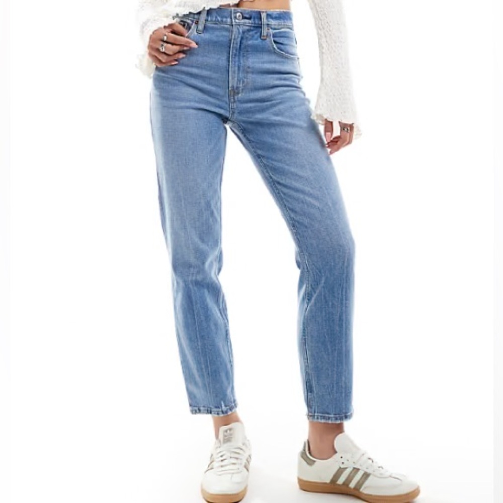 Abercrombie & Fitch The Mom High Rise Jeans - Picture 3 of 10